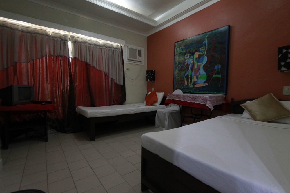 Oyo 200 Ponce Suites Art Hotel Davao Екстер'єр фото