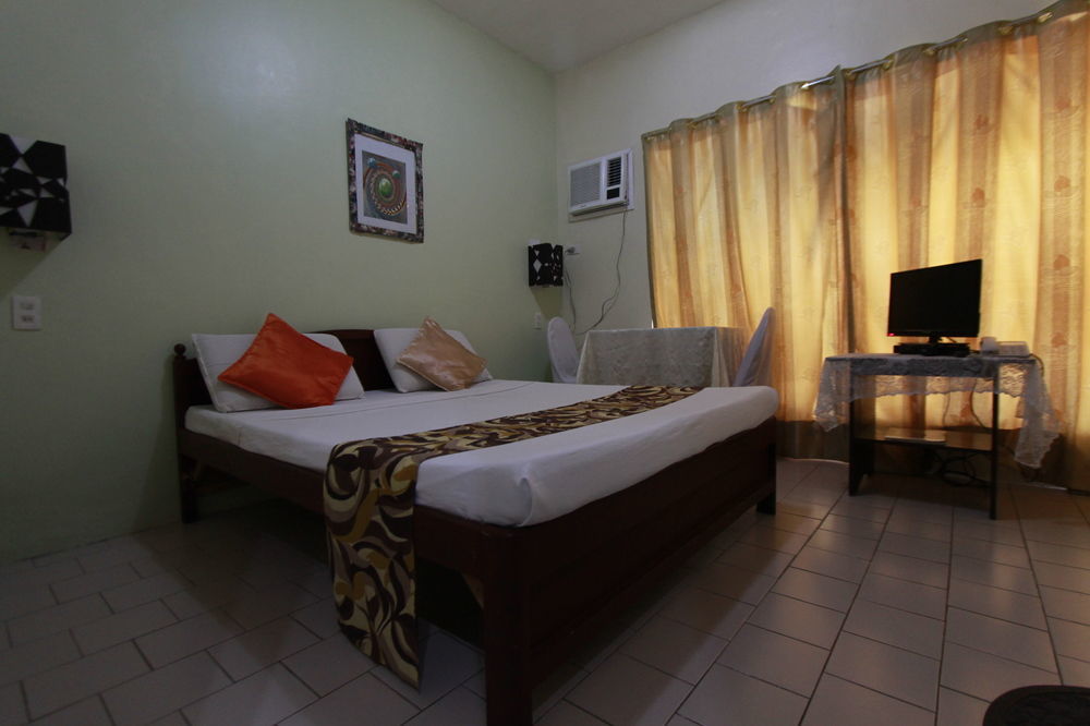 Oyo 200 Ponce Suites Art Hotel Davao Екстер'єр фото