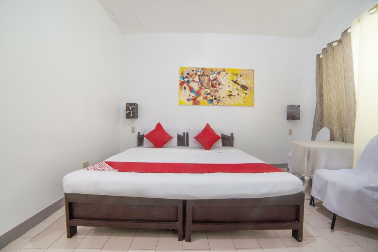 Oyo 200 Ponce Suites Art Hotel Davao Екстер'єр фото