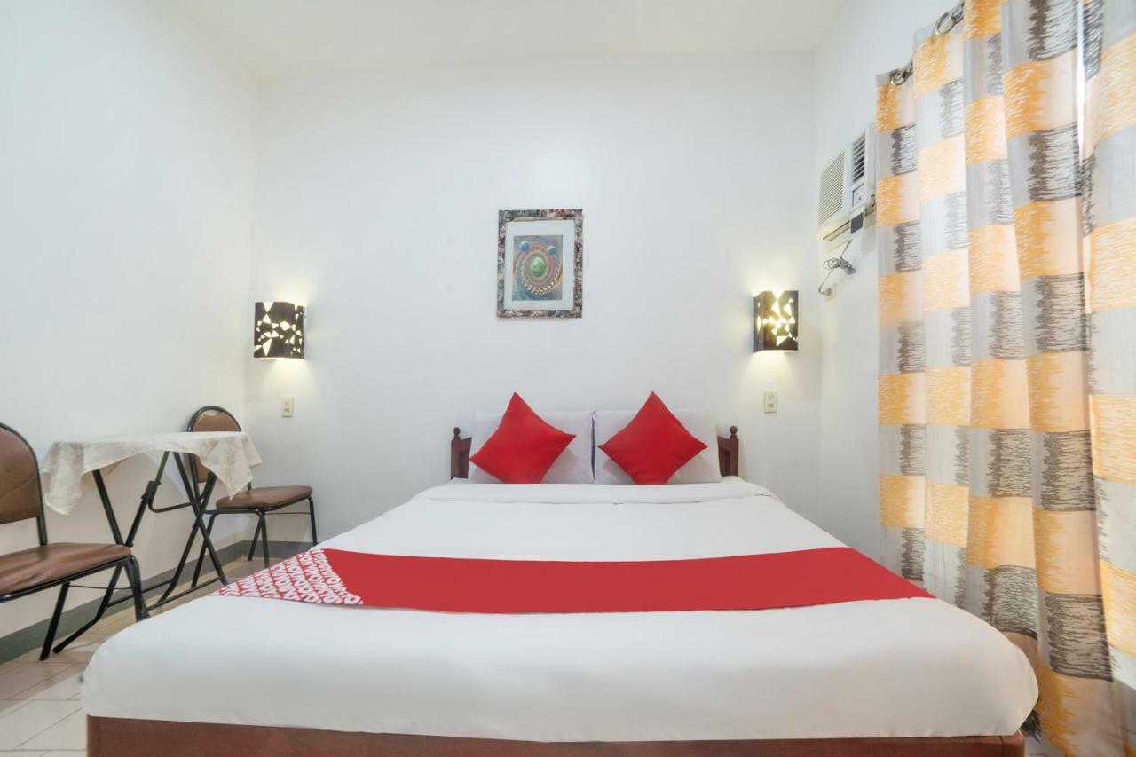 Oyo 200 Ponce Suites Art Hotel Davao Екстер'єр фото